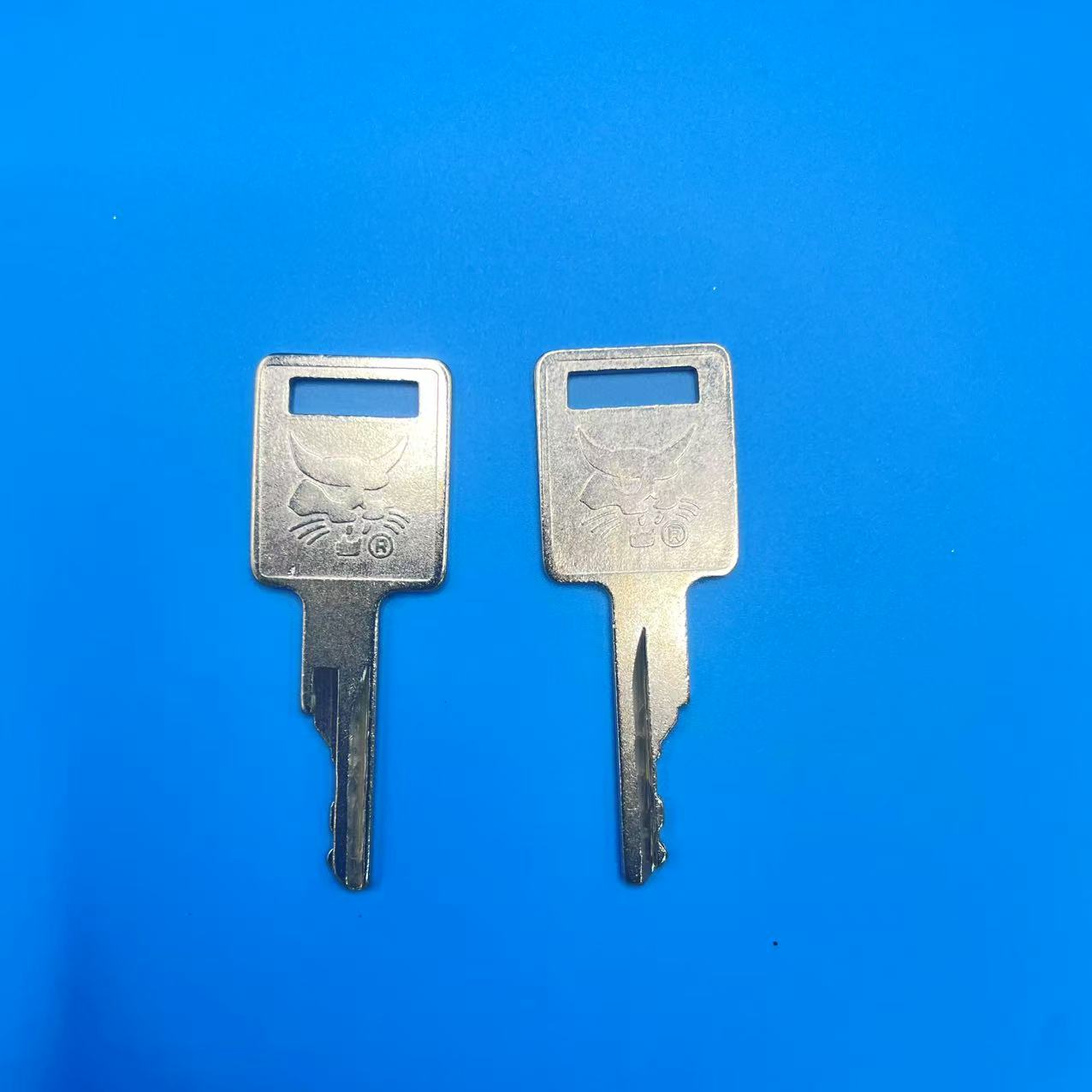 Bobcat 키 S550 S185 스키드 스티어 로더  - Heavy Equipment Keychain 리뷰 및 가격